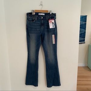NWT Signature Levi’s Mid Rise Bootcut Jeans size 12